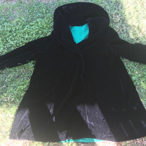 Volup Vintage Black Velvet Jacket
Green Lining Circa 1960s - Picture 3 of 11